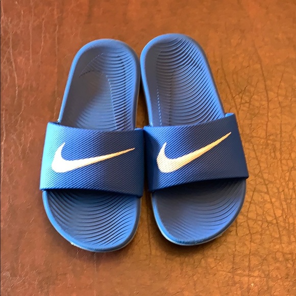 girls nike sliders